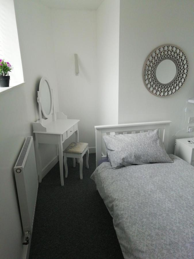 The Antelope Hotel Merthyr Tydfil Esterno foto