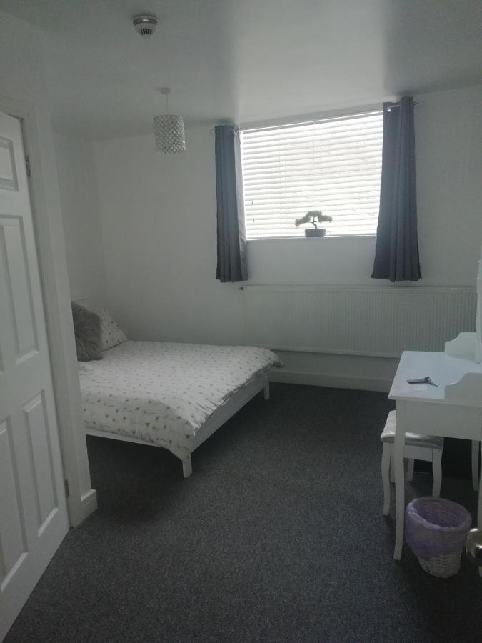 The Antelope Hotel Merthyr Tydfil Esterno foto
